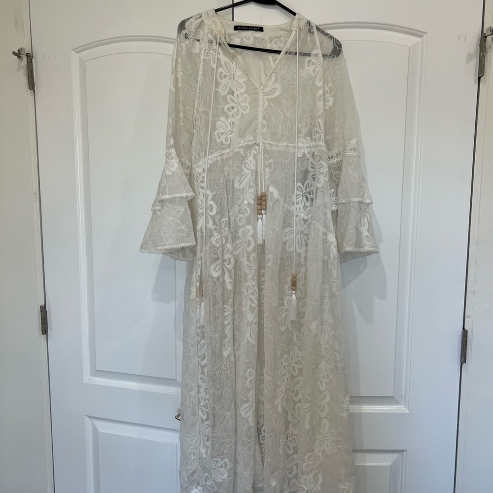 Alvin Valley White Lace Maxi Dress